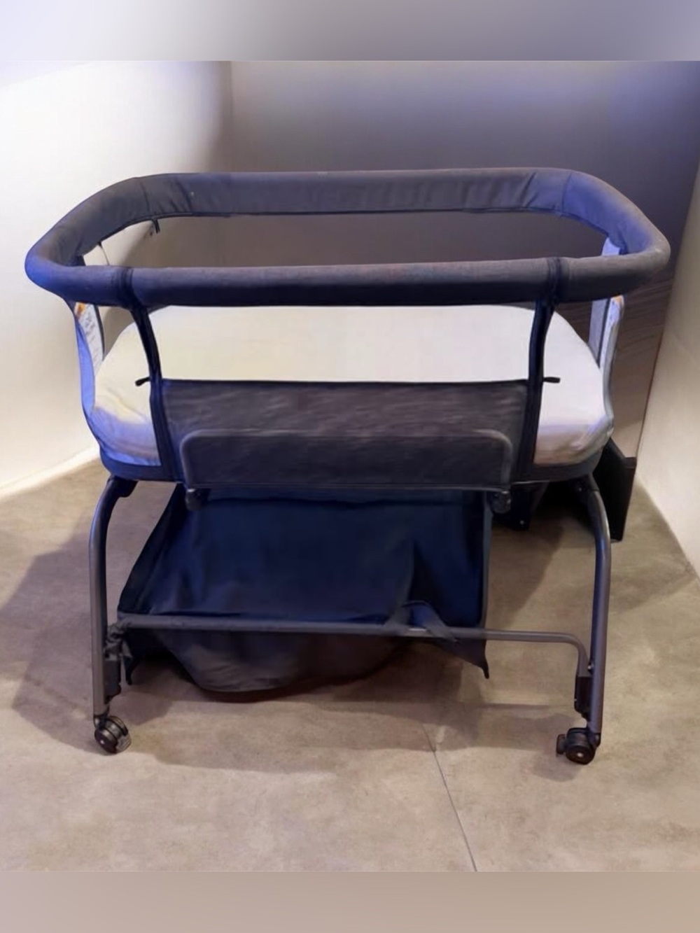 Koolababy Baby/Infant Bedside Portable Sleeper Bassinet in Charcoal Gray - White